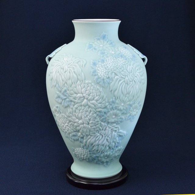 （青磁陽刻菊の舞）花瓶1