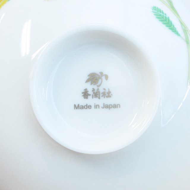 湯のみと飯碗の底面には香蘭社のマークがあります。