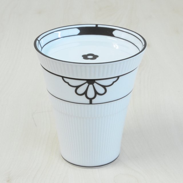 別売りのプチプレート【商品コード：2925-1FFA】と合わせると　蓋付きのフリーカップにもなります。