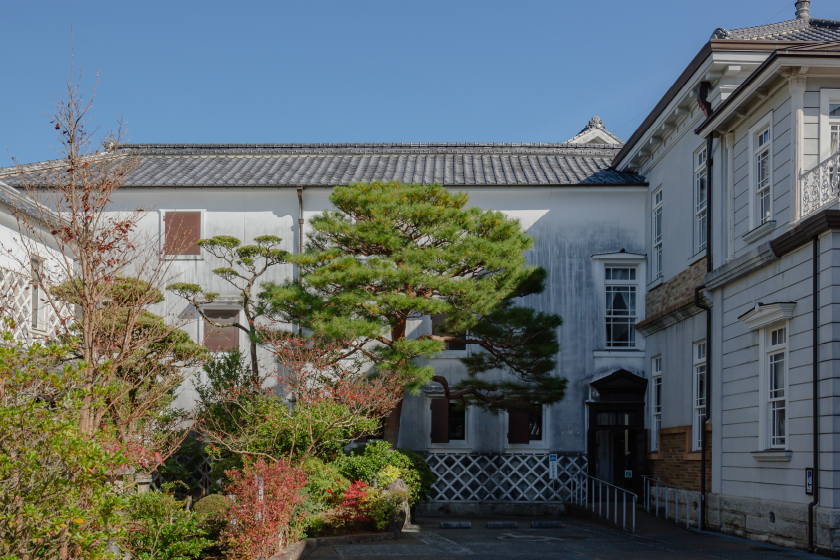 重要伝統的建造物に指定されている香蘭社有田本店